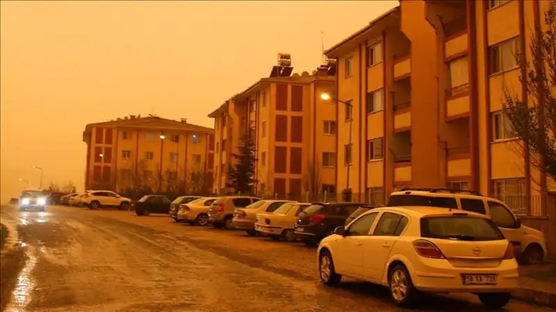 Meteoroloji Uyardı: Çöl Tozu ve Sağanak İle Çamur Yağışı Kapıda