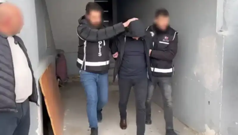 Dört İlde Yapılan Dev Operasyonda Çete Sözleşmeleri Ele Geçirildi