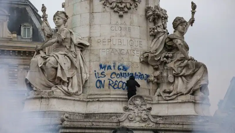 Paris Belediyesi'nden Grafiticilere Savaş Açan Yeni Stratejiler