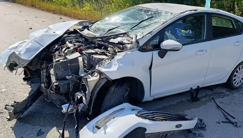 Çanakkale'de Trafik Kazası: İki Kişi Yaralandı
