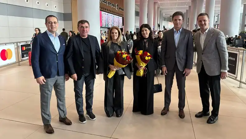Hagi ve Popescu: İstanbul’da Futbolseverlerle Buluşacaklar
