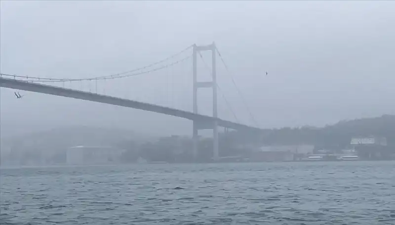 İstanbul Boğazı’nda Gemi Trafiğine Sisin Zor Anları