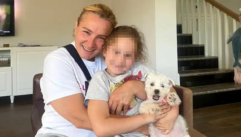 Kızını Babasıyla Görüşe Götüren Anne Ceza Alarak Hapse Girdi