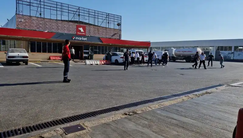 İki Aile Arasında Patlak Veren Omuz Atma Kavgası: Akaryakıt İstasyonuna Yansıyan Şiddet