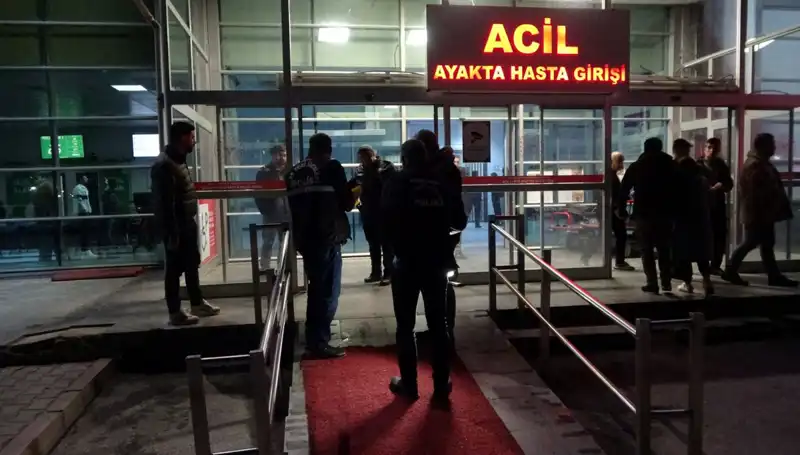 Hastane Acil Servisinde Silahlı Kavga: Üç Yaralı, Olayın Sebebi Nedir?