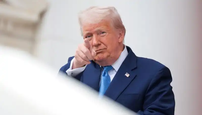 Adalet Bakanlığı'ndan Çarpıcı Açıklama: Trump'ın Epstein Belgelerindeki Rolü Ne?