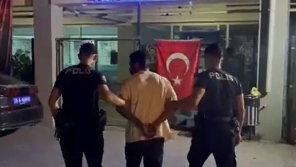 İzmir'de 18 Yıl 9 Ay Hapis Cezasıyla Aranan Firari Yakalandı