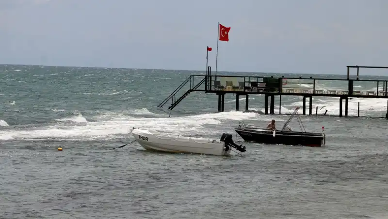 Poyraz Fırtınası Etkisini Gösterdi: Denizde Tehlikeli Dalga Yükseklikleri
