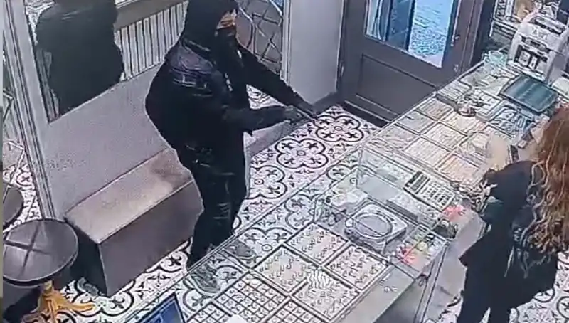 Soygun Girişimi Teklif İle Sona Erdi: Büyüleyici Bir Hikaye