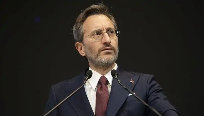 Fahrettin Altun'dan Özgür Özel'e Sert Yanıt: Sözler Yanlış Yolda mı?