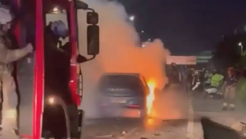Otoyolda Bariyerlere Çarpan Araç Alev Alev Yandı: Kaza Anına Tanıklık Edenler Şokta