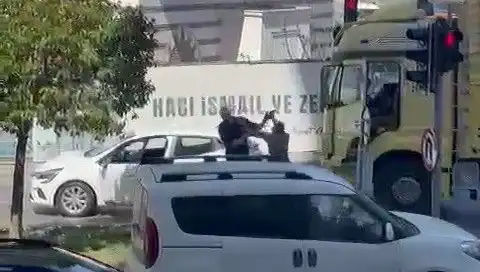 İstanbul Trafiğinde Çekiçli Dehşet: Korkutan Olay Ne Anlama Geliyor?