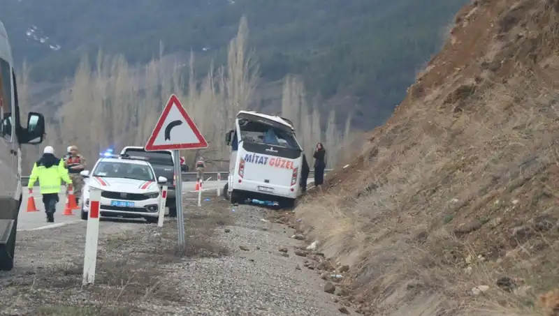 Oltu'da İşçi Servisi Kazası: Çok Sayıda Yaralı Var!