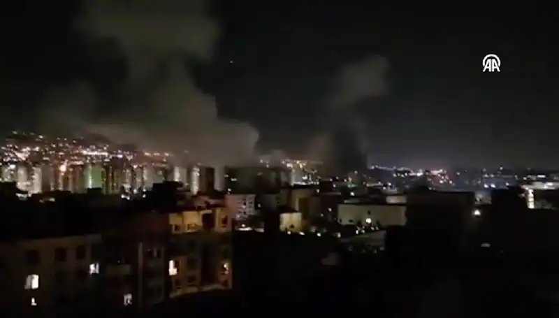 İsrail Tahran'ı Vurarak Bölgedeki Gerilimi Tırmandırdı: Son Gelişmeler