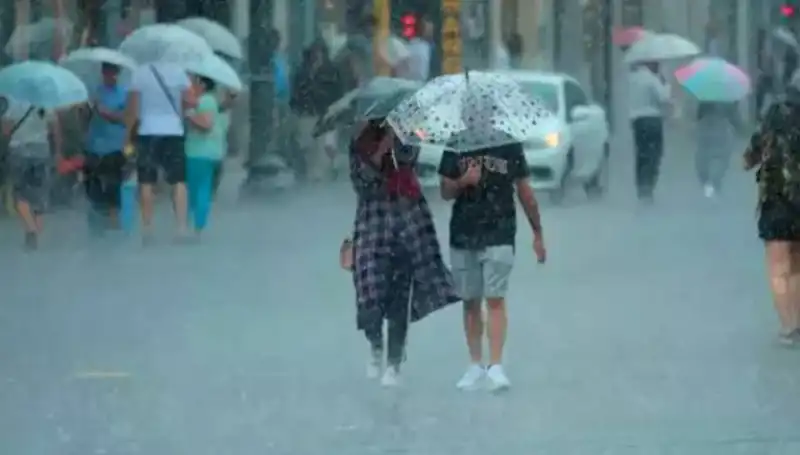Meteoroloji'den Acil Uyarı: Yangın Bölgesinde Rüzgar, İstanbul'da Sağanak Yağış Geliyor!