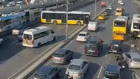 İETT Otobüsü Kazası: İstanbul'un Kilit Noktasında Feci Kaza!