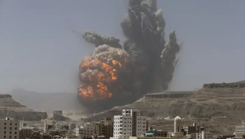 Yemen'deki Fabrikaya Yapılan Hava Saldırısı: 5 Kişi Hayatını Kaybetti