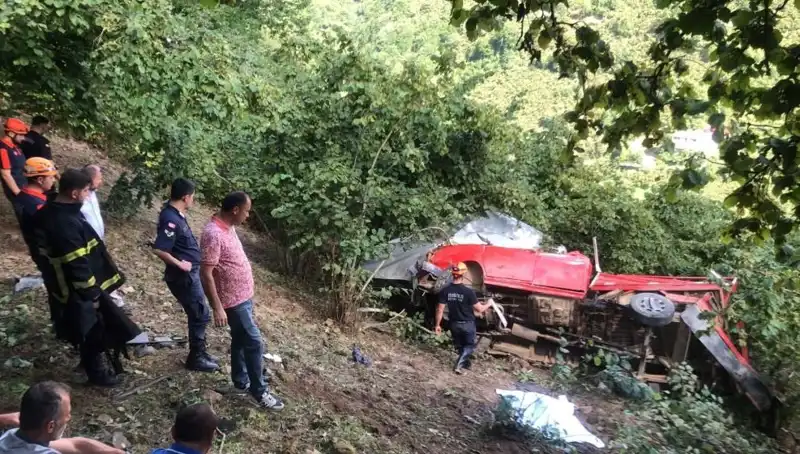 Fındık İşçilerini Taşıyan Araç Şarampole Yuvarlandı: Hayatını Kaybedenler Var!