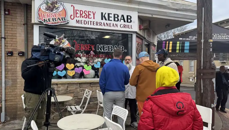 Türk Ailesi, Yeşil Kart Beklerken Trump Zede Olarak Gözaltına Alındı!