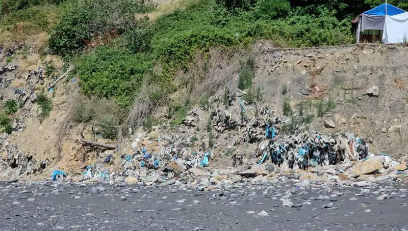 Kozlu Sahil'de Görülen Çöp Yığını, Doğayı Tehdit Ediyor!
