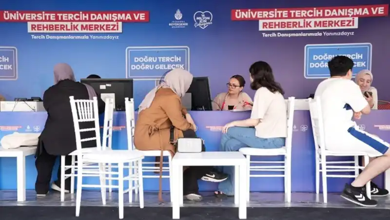 İstanbul'da İBB'den Üniversite Tercih Danışma Merkezleri Açıldı