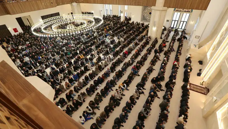 Cuma Namazı Saatleri: 4 Nisan 2025 İçin Şehir Şehir Bilgiler