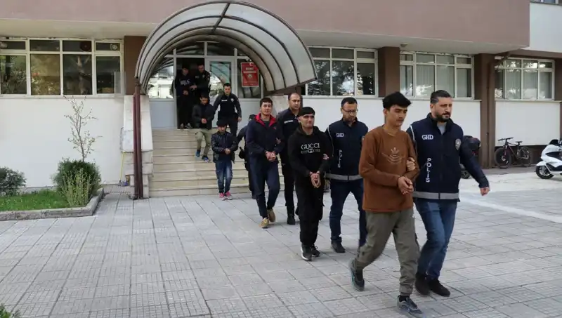 Edirne ve Kırklareli’nde Kaçak Göçmen Operasyonu: Çok Sayıda Gözaltı Gerçekleşti!