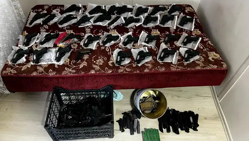Gaziantep'te Sarsıcı Operasyon: 45 Silah ve El Bombası Ele Geçirildi