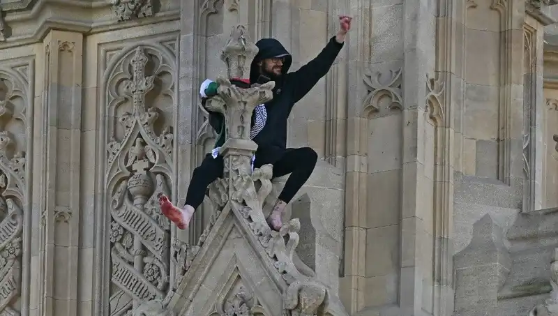 Big Ben’de Filistin Bayrağıyla Protesto: Londra Sokaklarında Kıyamet Koptu