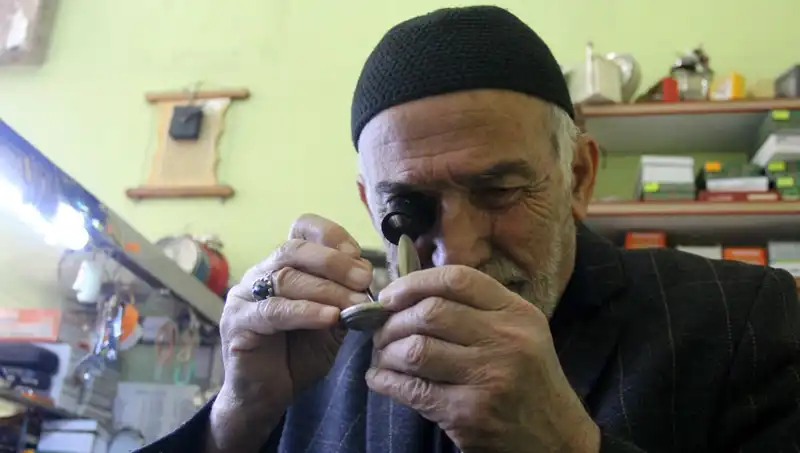Yarım Asırdır Bir Dükkanda Süren Hikaye: 58 Yıldır Zamanı Durdurmanın Çabası