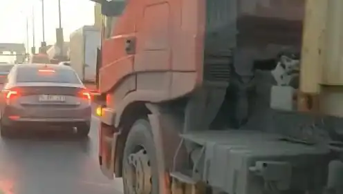 D-100 Karayolu'nda Yol Verme Kavgası: TIR'ı Üzerine Sürdü!