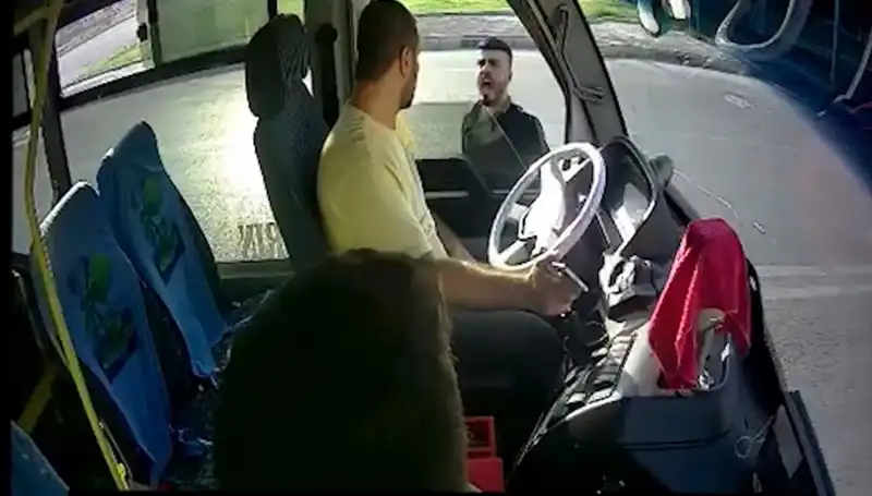 Antalya'da Otobüs Şoförüne Bıçak Çeken Şahıs Yakalandı