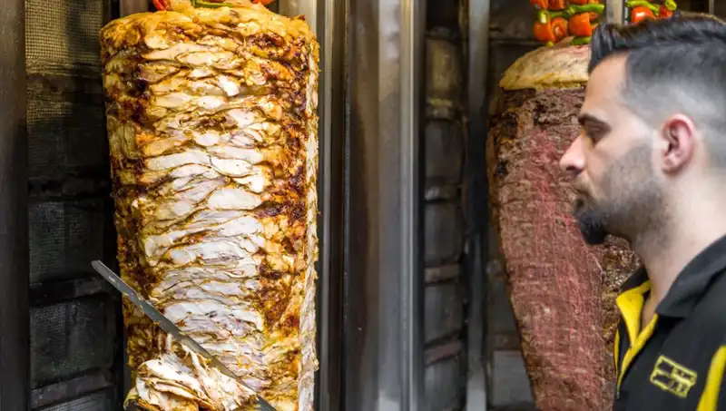 Zehirli Döner Gerçeği: Çamaşır Suyuyla Beyazlatma Skandalı Ortaya Çıktı!