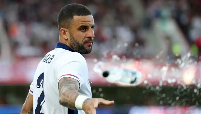Fenerbahçe'nin Transfer Stratejisi: Walker'ın Opsiyonu Neden Kullanılmadı?