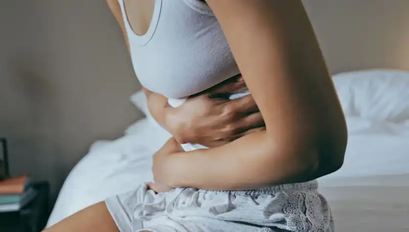 22 Yaşında Bağırsak Kanseri Teşhisi: Uzun Süre Görmezden Gelinen Belirtiler