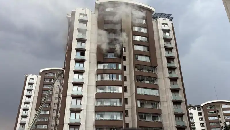 Ankara’da 14 Katlı Binada Yangın: Tüm Şehirde Panik ve Kurtarma Çabaları