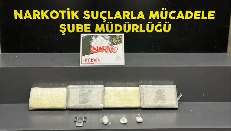 İzmir'de Uyuşturucu Operasyonu: Çok Sayıda Gözaltı ve Ele Geçirilen Maddeler