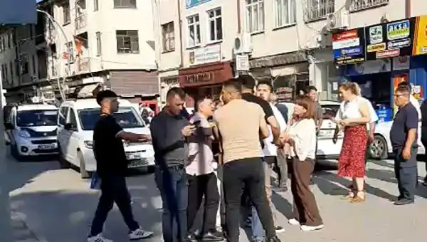 Gazinin Trafikte Darp Edilmesi Anı Kameralara Yansıdı: Olayın Ardındaki Gerçekler