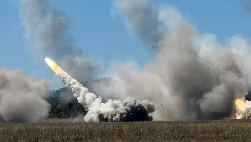 Avustralya’nın En Büyük Askeri Tatbikatında Tarihi Bir İlk: HIMARS Atışı Gerçekleştirildi