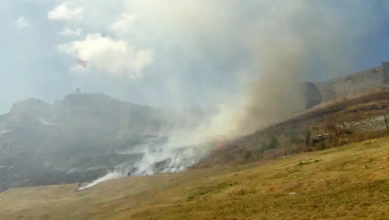 Kars Kalesi’nin Eteklerindeki Anız Yangını: Yangının Nedeni ve Sonrası