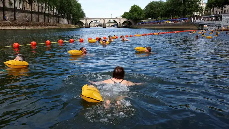 Paris'teki Seine Nehri'nin Tarihi Yasakları Kaldırıldı: Halk Artık Kullanabilecek
