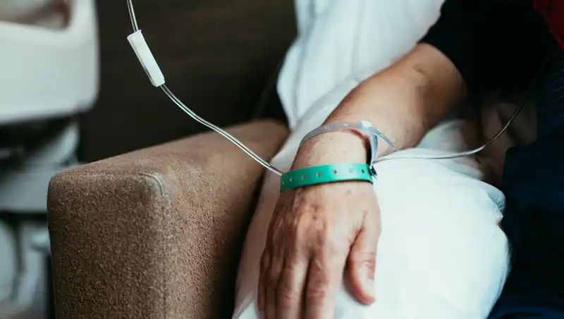 35 Yaşında Düğün Stresiyle Geldi, Kolon Kanseriyle Şok Oldu!