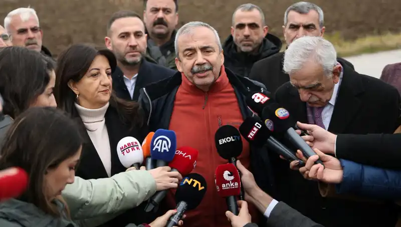İmralı'nın PKK'ya Çağrısı: Öcalan'dan Şartsız İşbirliği Mesajı
