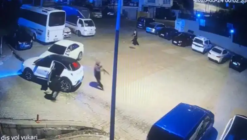 Kağıthane'de Kanlı Gece: Maskeli Saldırganlar Tarafından Kalaşnikovlu Dehşet!