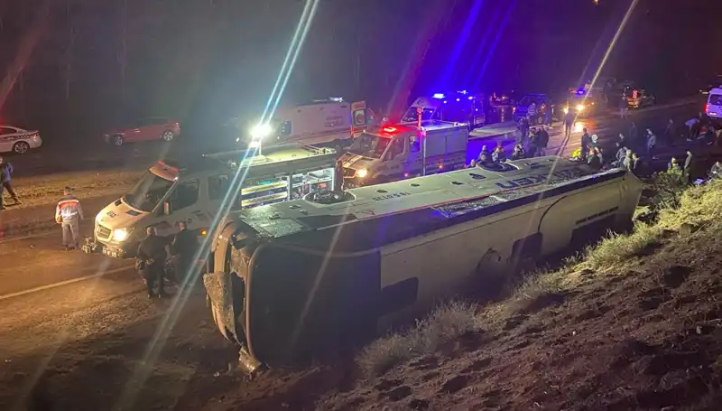 İşçi Servisi Şarampole Devrildi: 23 Yaralı, Olayın Detayları ve İlk Yardım Müdahalesi