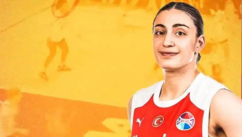 Galatasaray, Üç Yıldızıyla Sözleşme Uzattı: Futbolseverlere Müjde!