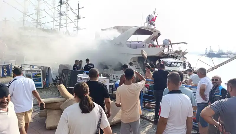 Antalya’da Gezi Teknesinde Yangın: Turistlerde Panik, Ekipler Hızla Müdahale Etti