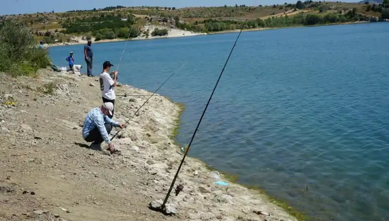 Kafesler Patladı! Gözler Barajda, Yerel Halk Seyircilik Peşinde