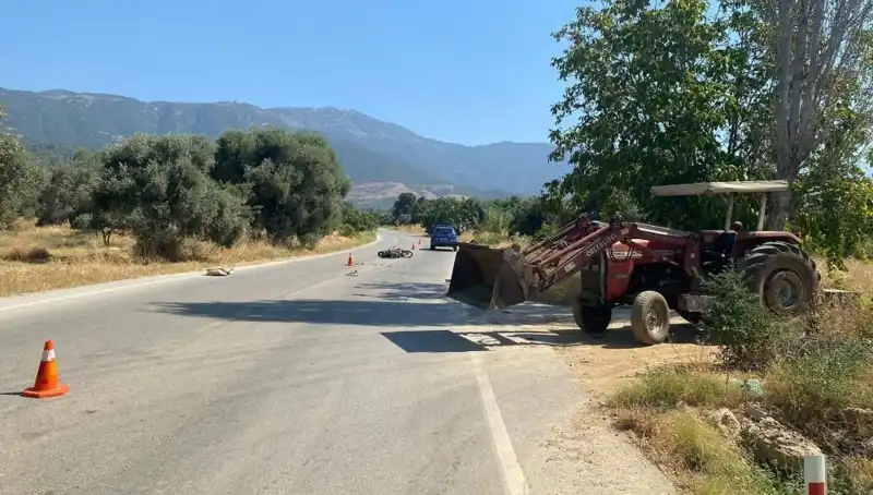 İzmir'de Motosiklet Kazası: Ağır Yaralı Sürücü Hastaneye Kaldırıldı