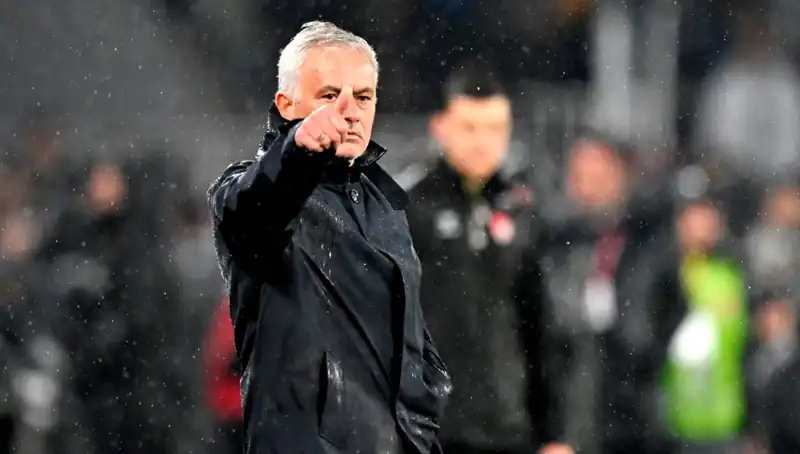 Mourinho'nun İngiltere'de Görüştüğü İki Yıldız: Gelecek Transfer Planları